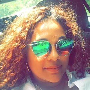 Meet your Posher, Pauline